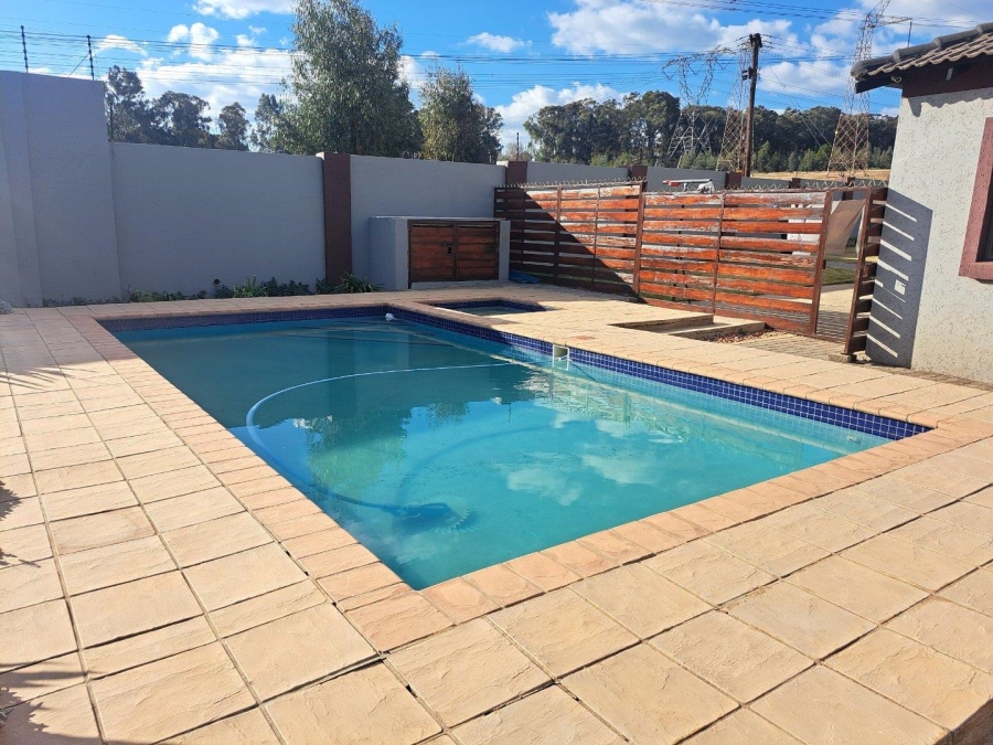 5 Bedroom Property for Sale in Rietvlei View Gauteng