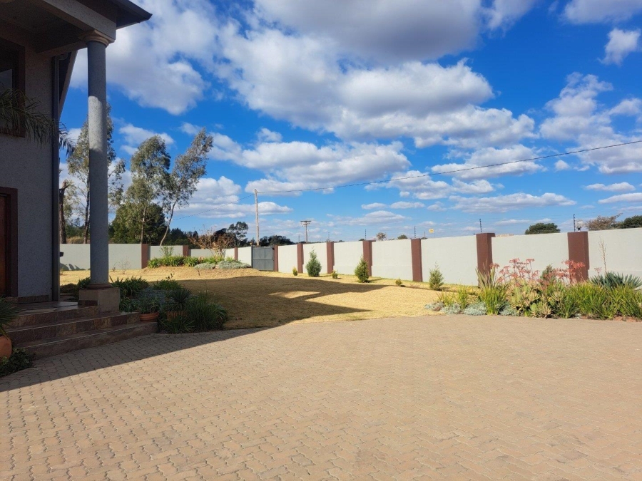 5 Bedroom Property for Sale in Rietvlei View Gauteng