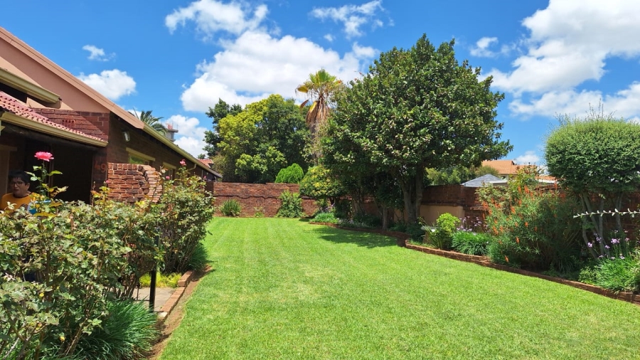 3 Bedroom Property for Sale in Bonaero Park Gauteng