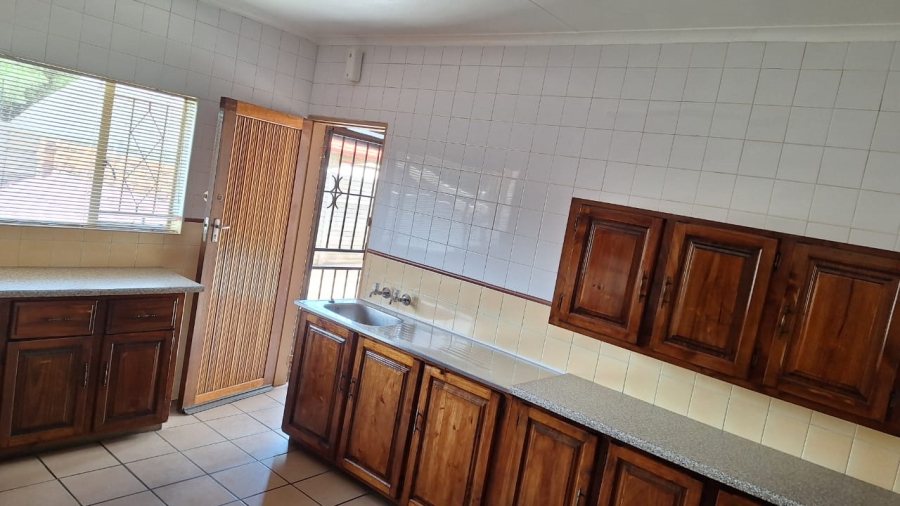 3 Bedroom Property for Sale in Bonaero Park Gauteng