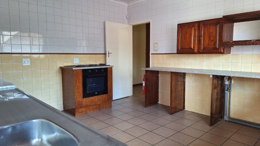 3 Bedroom Property for Sale in Bonaero Park Gauteng