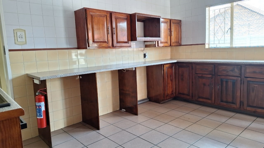 3 Bedroom Property for Sale in Bonaero Park Gauteng