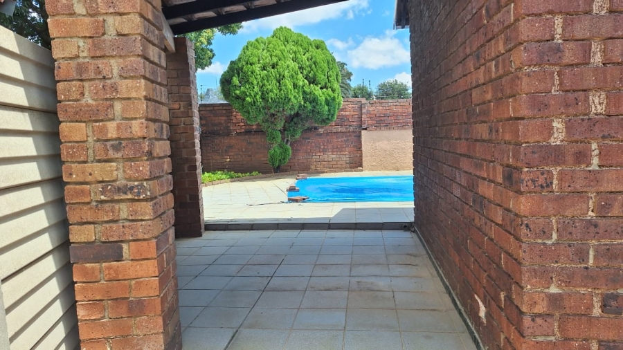 3 Bedroom Property for Sale in Bonaero Park Gauteng