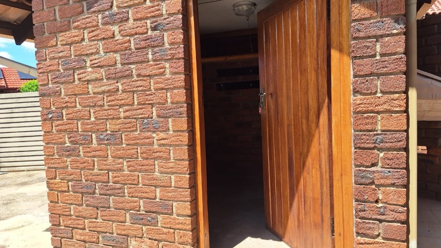 3 Bedroom Property for Sale in Bonaero Park Gauteng