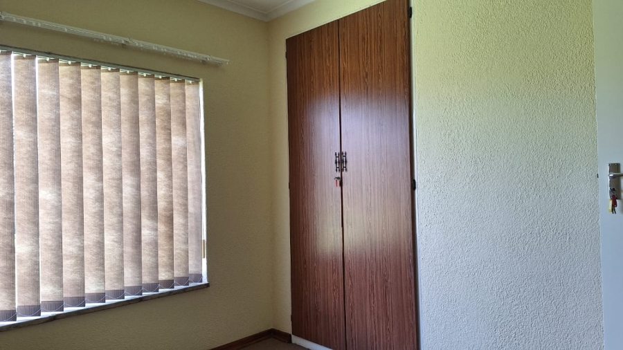 3 Bedroom Property for Sale in Bonaero Park Gauteng