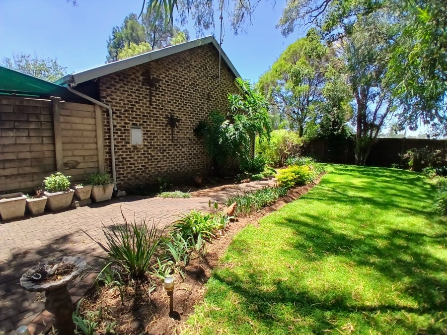 3 Bedroom Property for Sale in Kookrus Gauteng