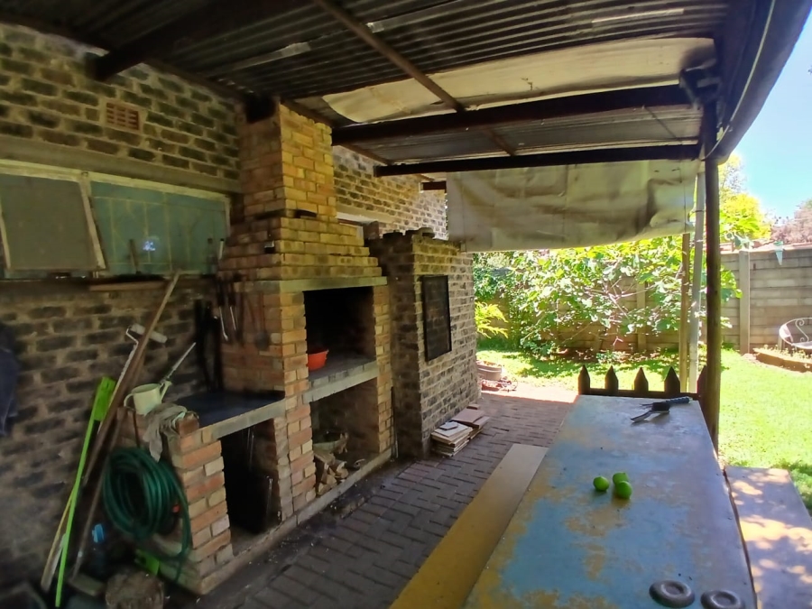 3 Bedroom Property for Sale in Kookrus Gauteng