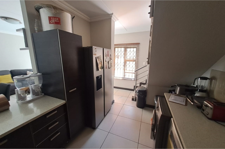 3 Bedroom Property for Sale in Rooihuiskraal North Gauteng