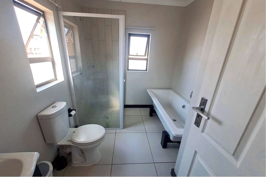 3 Bedroom Property for Sale in Rooihuiskraal North Gauteng