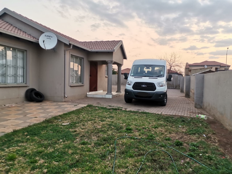 To Let 3 Bedroom Property for Rent in Kirkney Gauteng