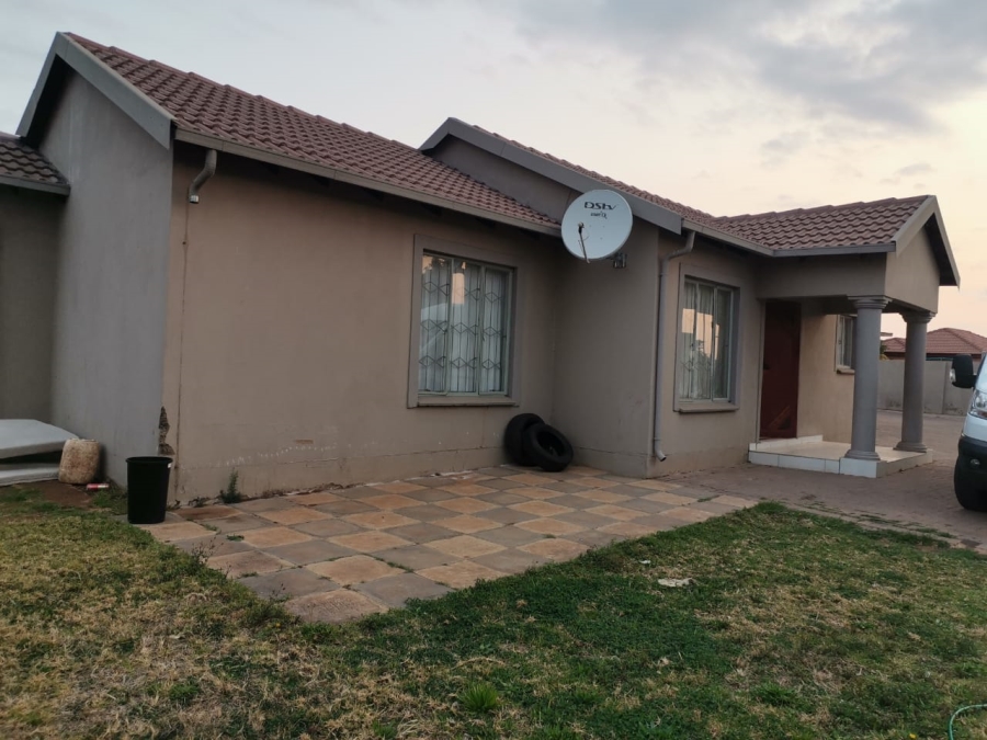 To Let 3 Bedroom Property for Rent in Kirkney Gauteng