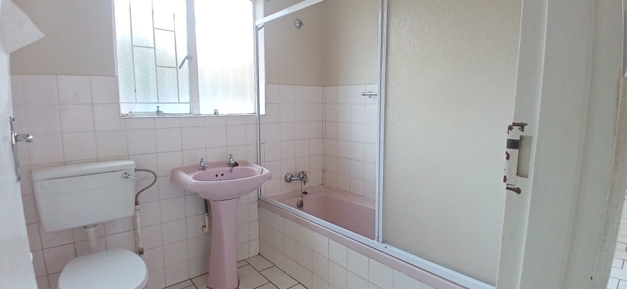 2 Bedroom Property for Sale in Greenhills Gauteng