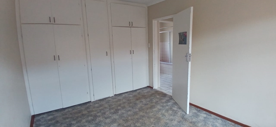 2 Bedroom Property for Sale in Greenhills Gauteng