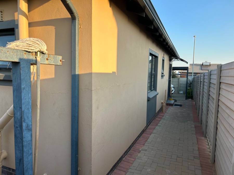 To Let 2 Bedroom Property for Rent in Mindalore Gauteng