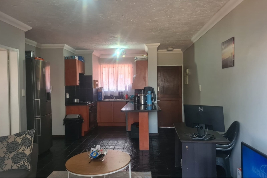 1 Bedroom Property for Sale in Erand Gardens Gauteng