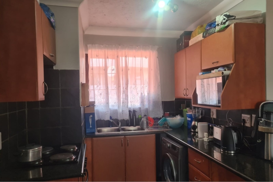 1 Bedroom Property for Sale in Erand Gardens Gauteng