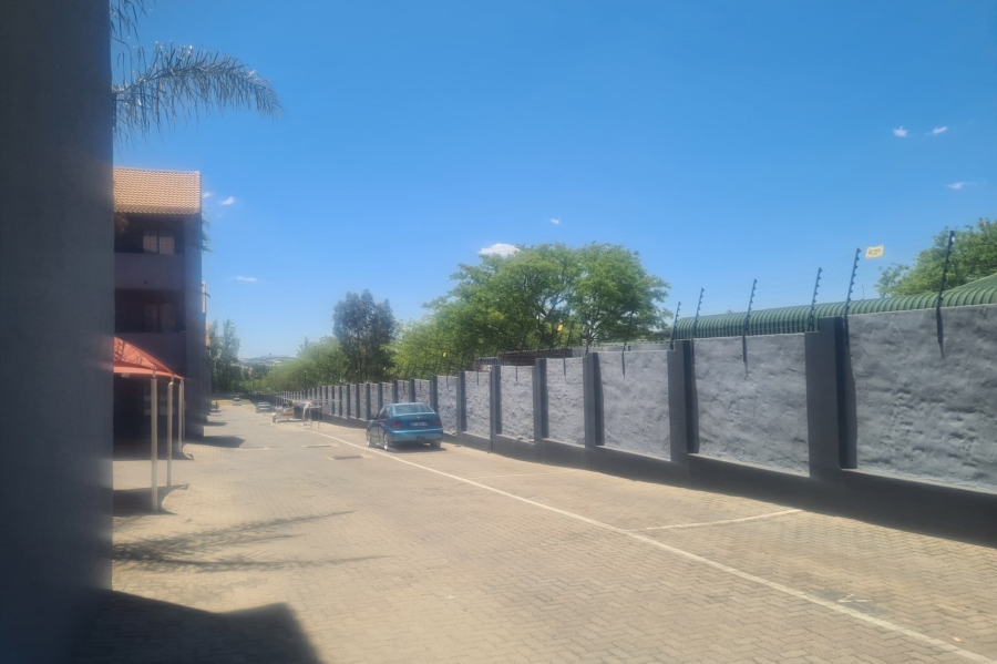 1 Bedroom Property for Sale in Erand Gardens Gauteng