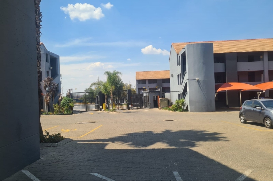 2 Bedroom Property for Sale in Erand Gardens Gauteng