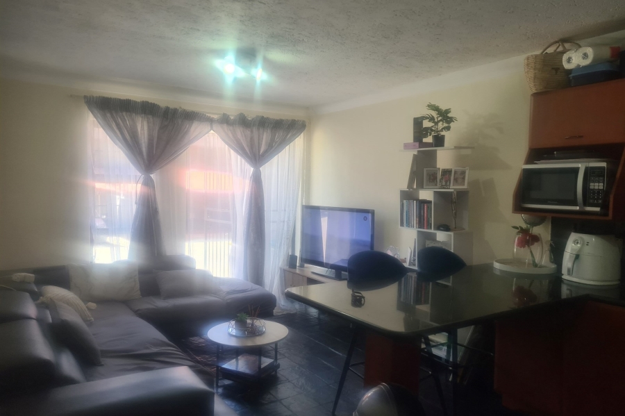 2 Bedroom Property for Sale in Erand Gardens Gauteng