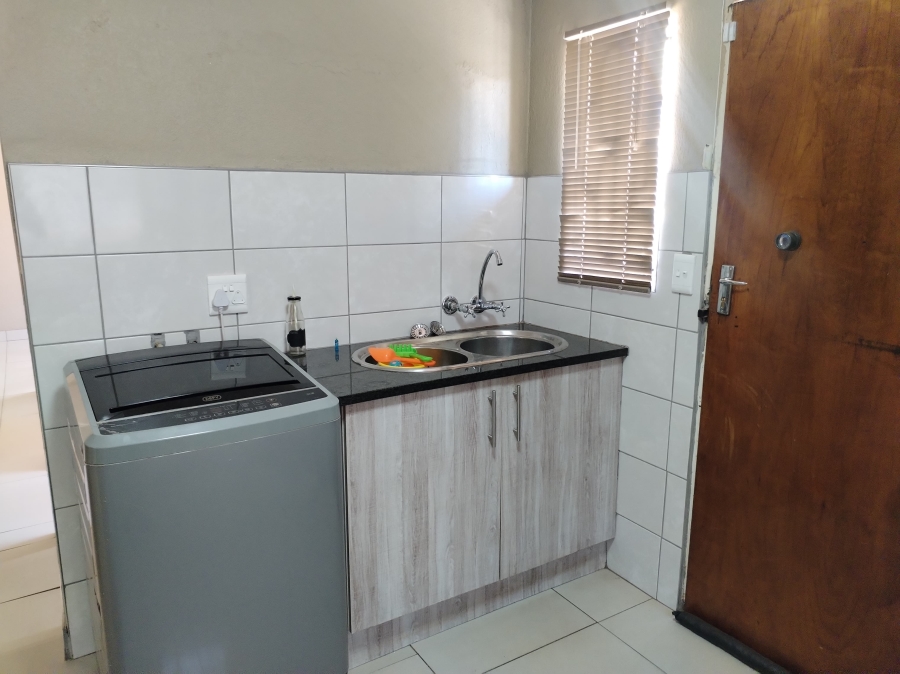 To Let 3 Bedroom Property for Rent in Vosloorus Gauteng