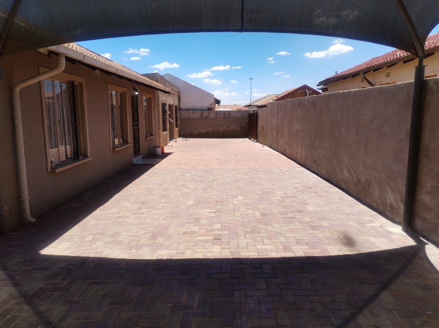 To Let 3 Bedroom Property for Rent in Vosloorus Gauteng
