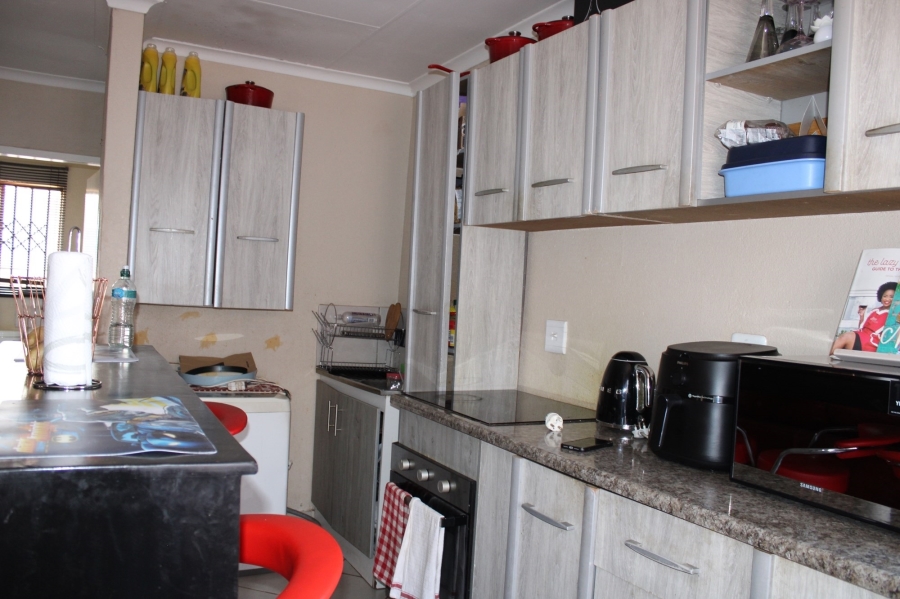 To Let 3 Bedroom Property for Rent in The Orchards Gauteng