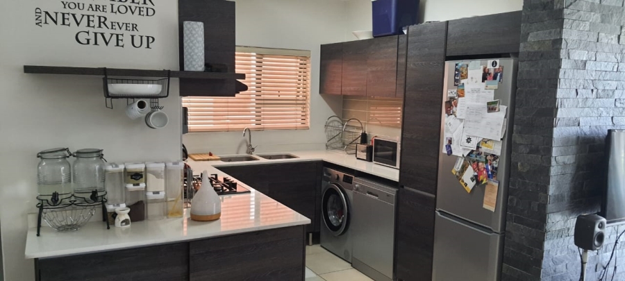 3 Bedroom Property for Sale in Greenstone Crest Gauteng