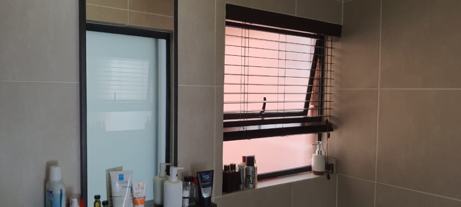 3 Bedroom Property for Sale in Greenstone Crest Gauteng