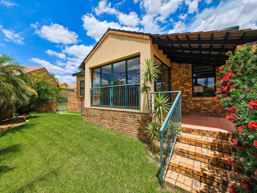 2 Bedroom Property for Sale in Garsfontein Gauteng