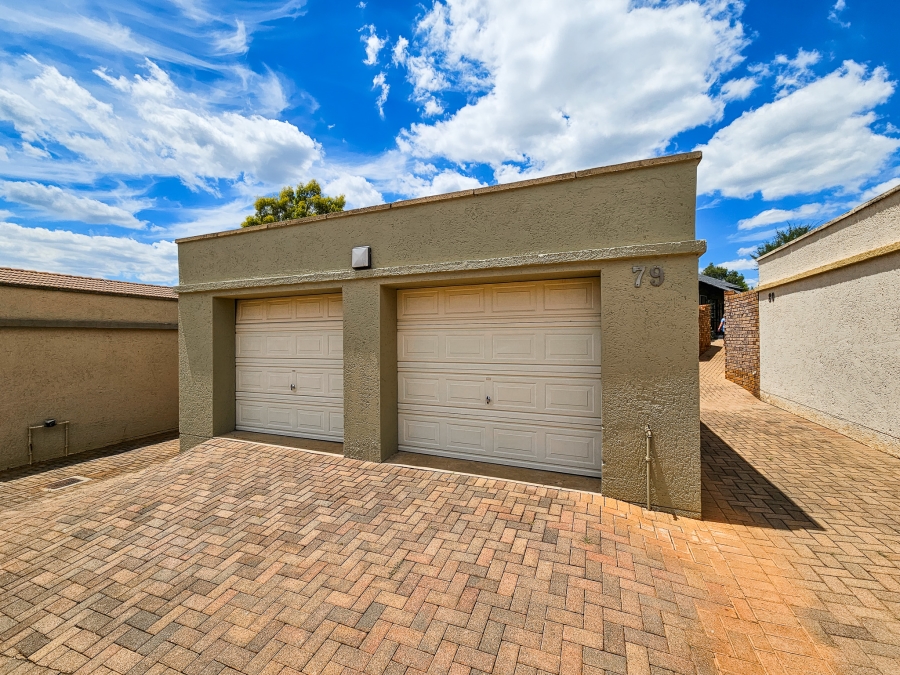 2 Bedroom Property for Sale in Garsfontein Gauteng