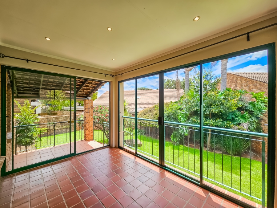 2 Bedroom Property for Sale in Garsfontein Gauteng