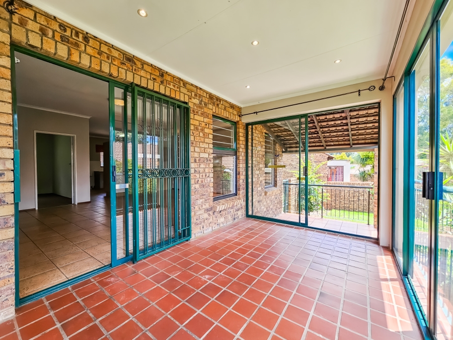 2 Bedroom Property for Sale in Garsfontein Gauteng