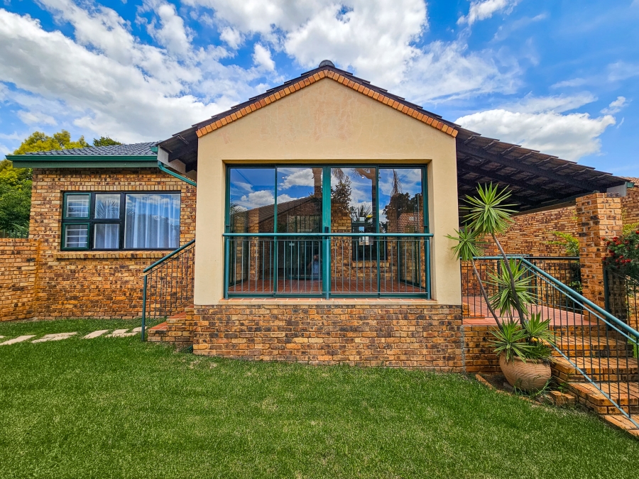 2 Bedroom Property for Sale in Garsfontein Gauteng
