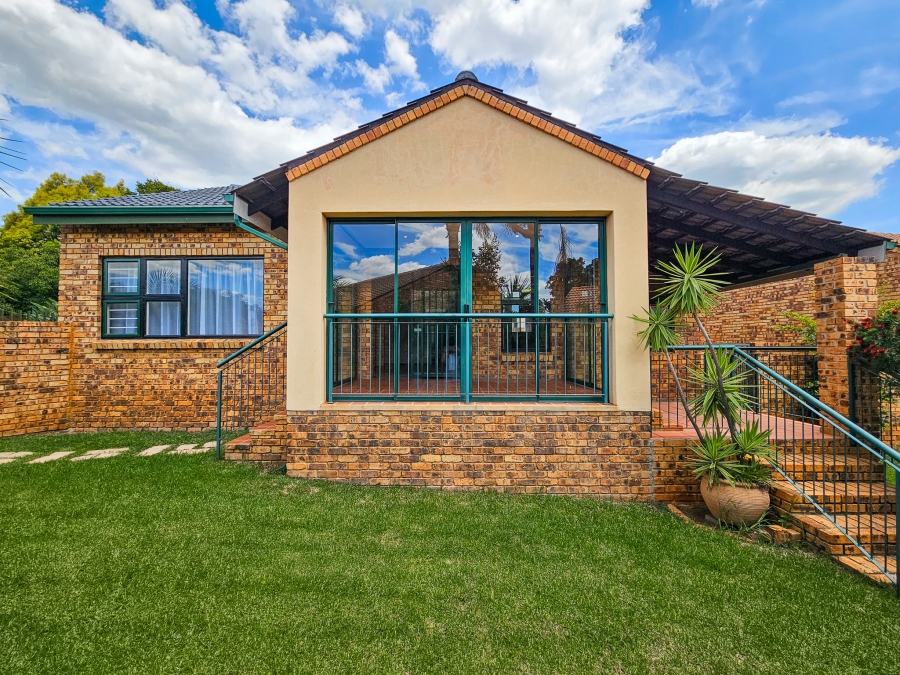 2 Bedroom Property for Sale in Garsfontein Gauteng