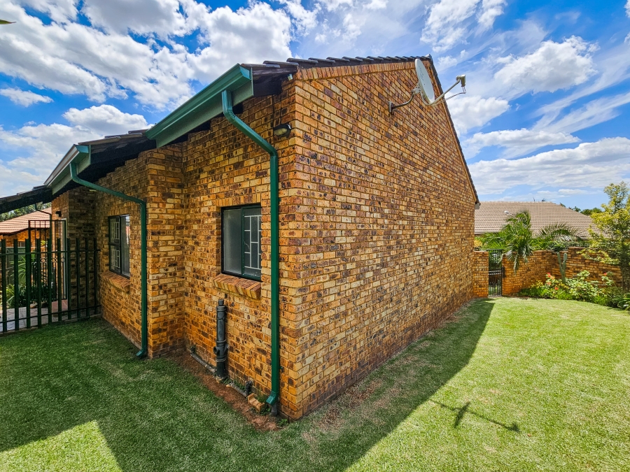2 Bedroom Property for Sale in Garsfontein Gauteng