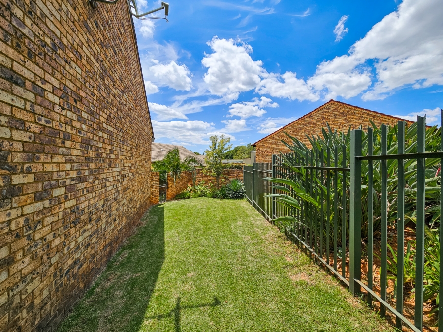 2 Bedroom Property for Sale in Garsfontein Gauteng