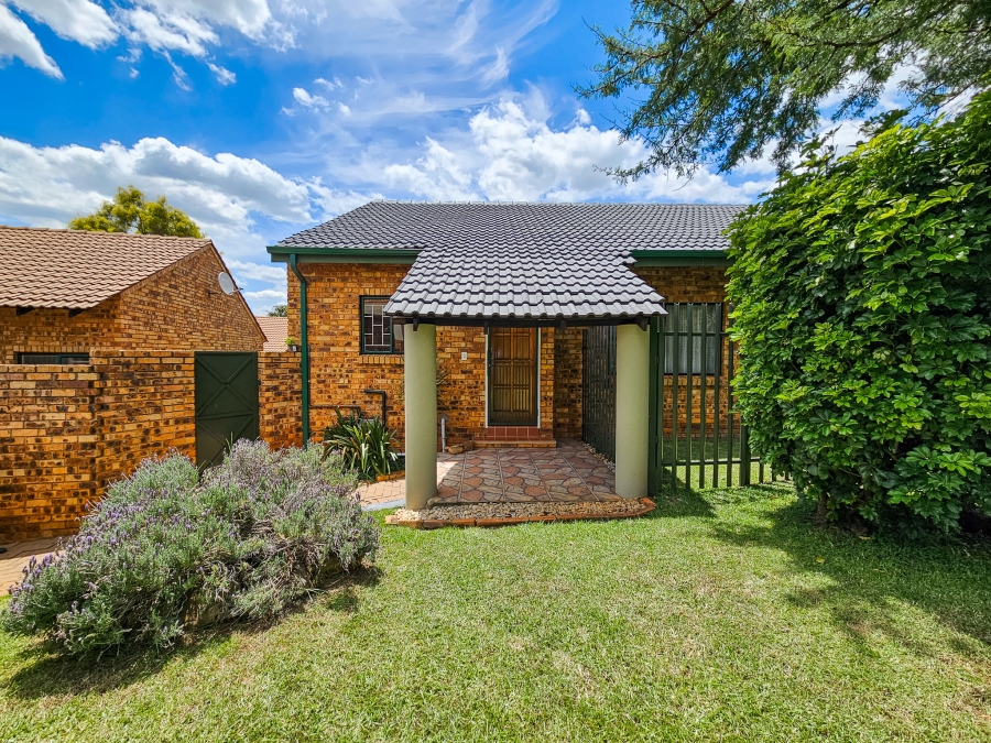2 Bedroom Property for Sale in Garsfontein Gauteng