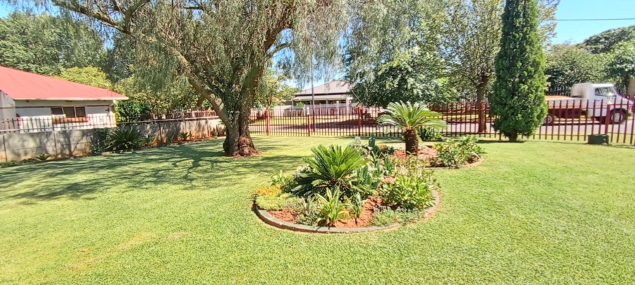 6 Bedroom Property for Sale in Selection Park Gauteng