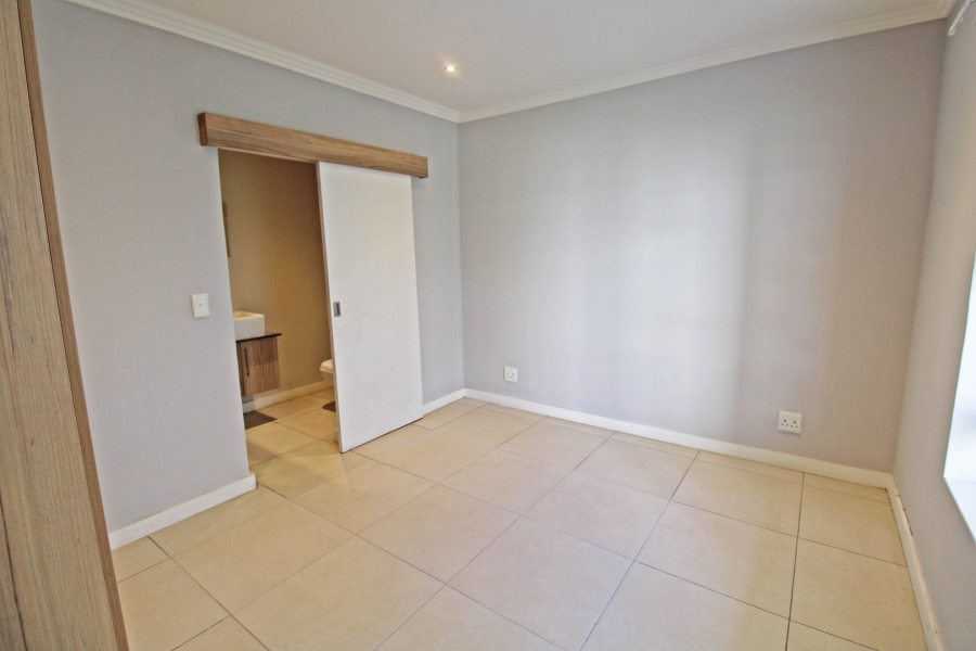 To Let 2 Bedroom Property for Rent in Bryanston Gauteng