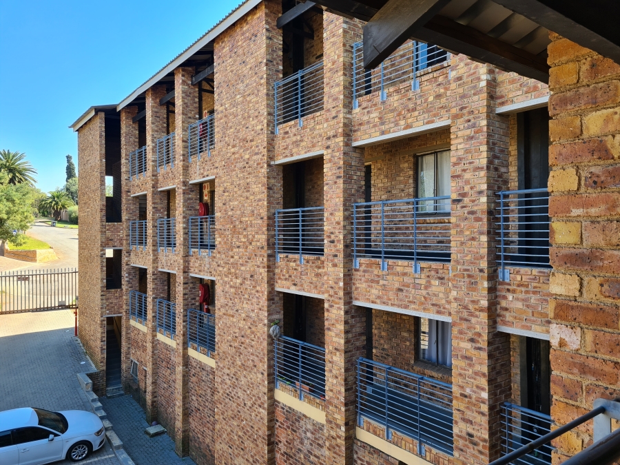 To Let 1 Bedroom Property for Rent in Discovery Gauteng