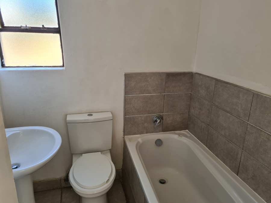 To Let 1 Bedroom Property for Rent in Discovery Gauteng