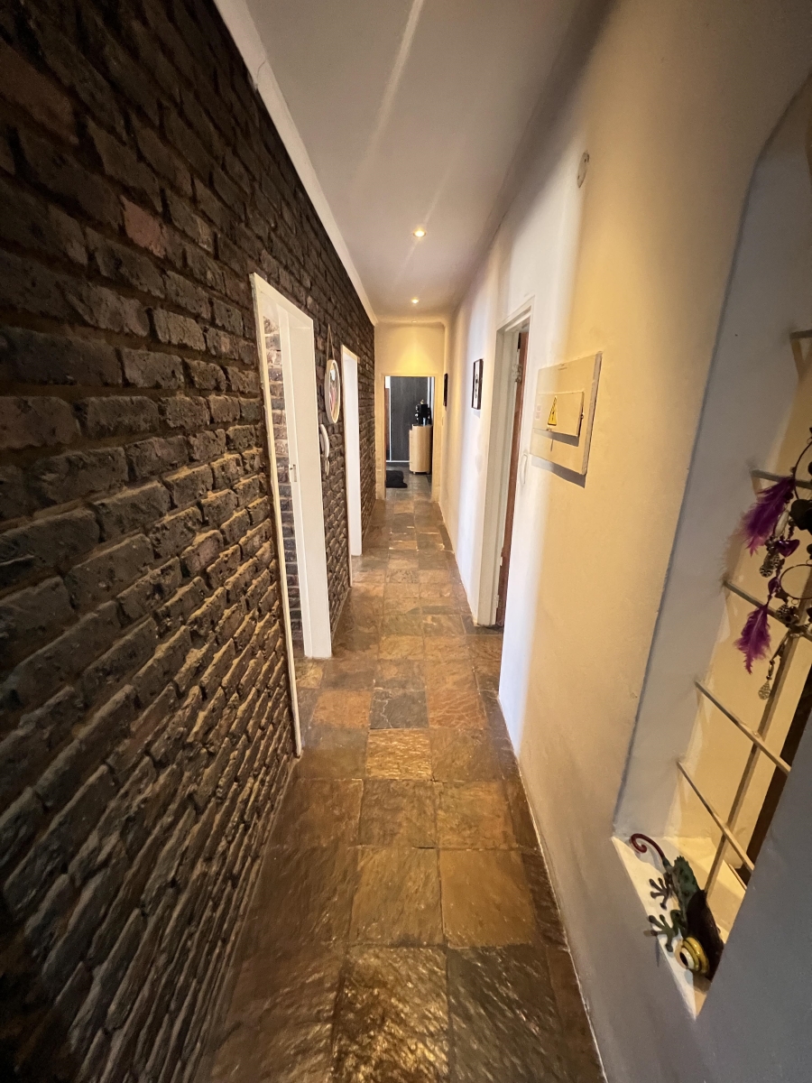 7 Bedroom Property for Sale in Garsfontein Gauteng