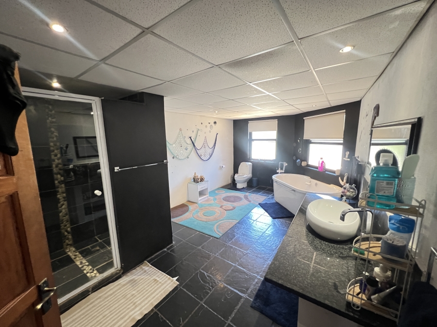 7 Bedroom Property for Sale in Garsfontein Gauteng
