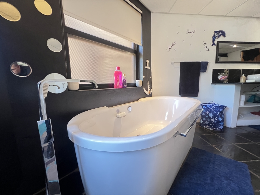7 Bedroom Property for Sale in Garsfontein Gauteng