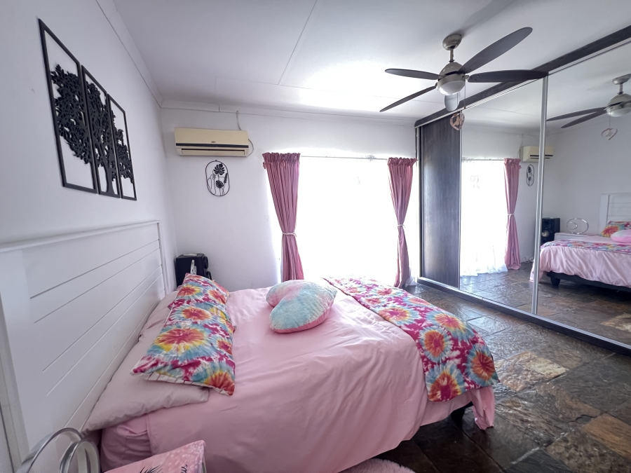 7 Bedroom Property for Sale in Garsfontein Gauteng