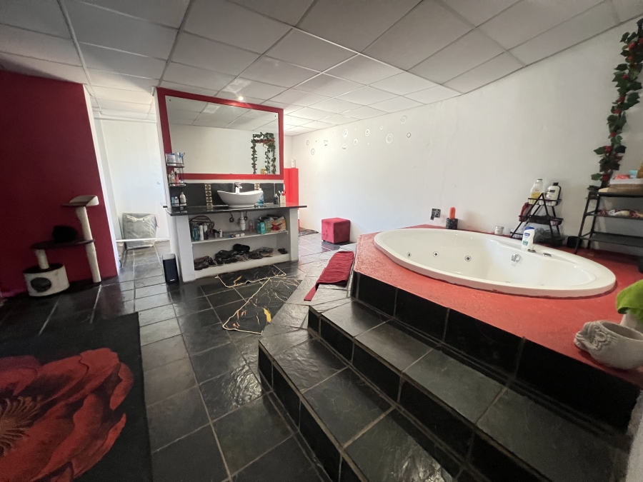 7 Bedroom Property for Sale in Garsfontein Gauteng
