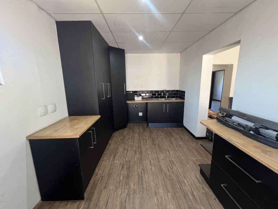 7 Bedroom Property for Sale in Garsfontein Gauteng