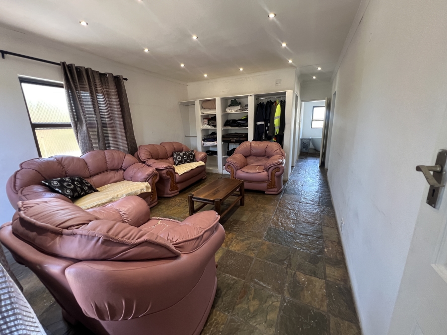 7 Bedroom Property for Sale in Garsfontein Gauteng