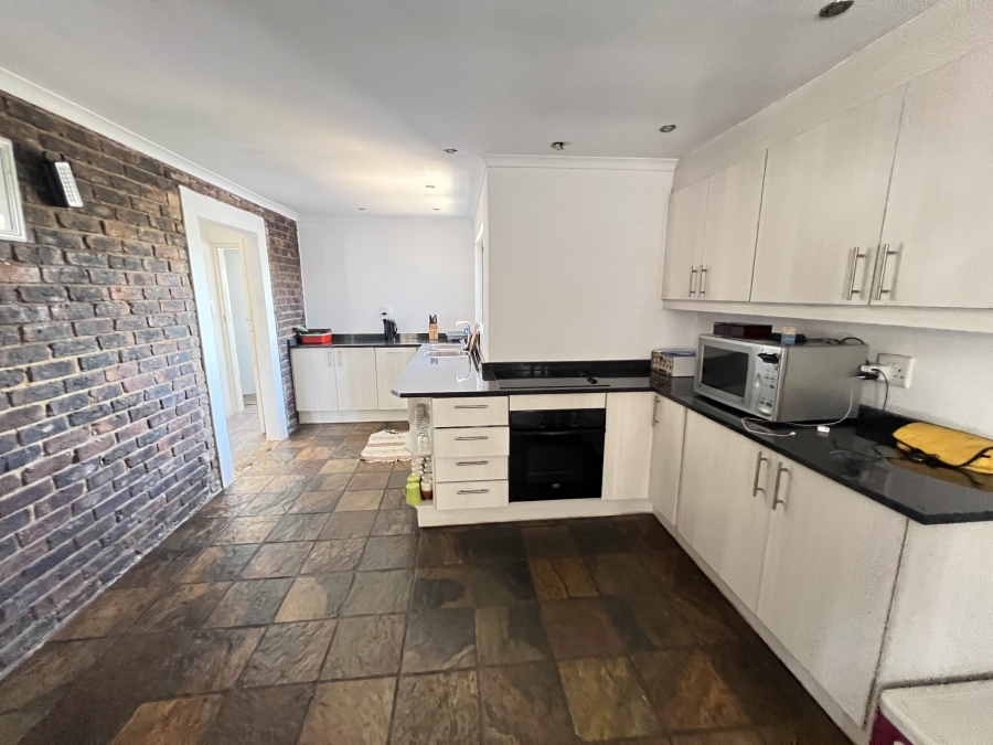 7 Bedroom Property for Sale in Garsfontein Gauteng