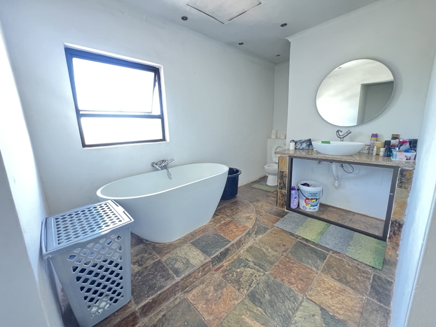 7 Bedroom Property for Sale in Garsfontein Gauteng